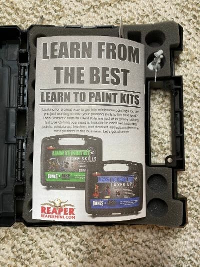 How to paint RPG miniatures for tabletop games in 10 easy steps - painting dnd models - rpg miniature painting - how to paint miniatures for dnd and roleplaying games RPGs - painting dungeon and dragon models - painting dnd minis - recommended varnishes for gaming miniatures - Reaper learn to paint miniature painting kit