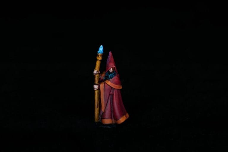 How to paint RPG miniatures for tabletop games in 10 easy steps - painting dnd models - rpg miniature painting - how to paint miniatures for dnd and roleplaying games RPGs - painting dungeon and dragon models - painting dnd minis - recommended varnishes for gaming miniatures - studio shot of the finished paintjob