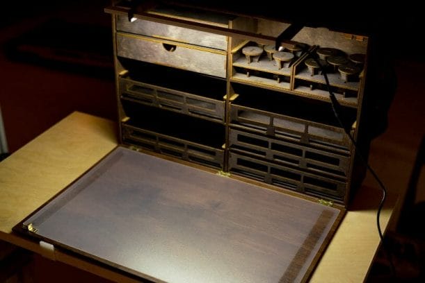 Frontier Wargaming Portable Paint Station Paint Case Review – Best painting station for painting miniatures and models – hobby paint station review – Frontier wargaming paint case for miniatures and hobbies – travel and portable miniature painting stations for hobbyists – light creative photo