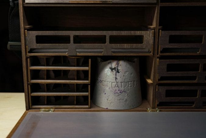 Frontier Wargaming Portable Paint Station Paint Case Review – Best painting station for painting miniatures and models – hobby paint station review – Frontier wargaming paint case for miniatures and hobbies – travel and portable miniature painting stations for hobbyists – snug water pot citadel fit