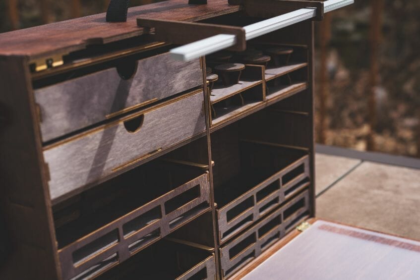 Frontier Wargaming Portable Paint Station Paint Case Review – Best painting station for painting miniatures and models – hobby paint station review – Frontier wargaming paint case for miniatures and hobbies – travel and portable miniature painting stations for hobbyists – lightbar and angle shot