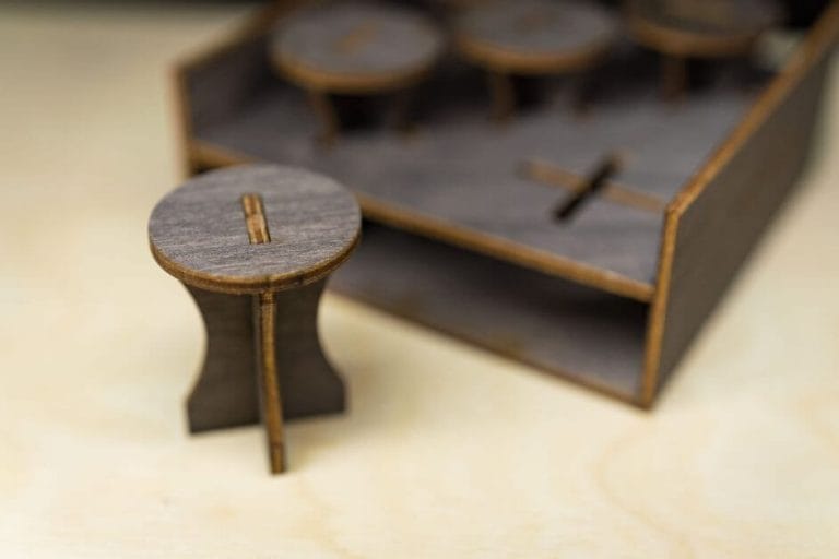 Frontier Wargaming Portable Paint Station Paint Case Review – Best painting station for painting miniatures and models – hobby paint station review – Frontier wargaming paint case for miniatures and hobbies – travel and portable miniature painting stations for hobbyists – painting handle for miniatures