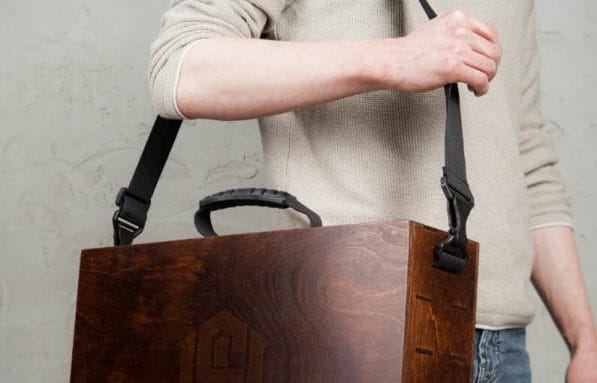 Frontier Wargaming Portable Paint Station Paint Case Review – Best painting station for painting miniatures and models – hobby paint station review – Frontier wargaming paint case for miniatures and hobbies – travel and portable miniature painting stations for hobbyists – over shoulder carry