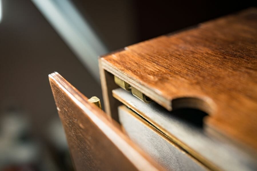 Frontier Wargaming Portable Paint Station Paint Case Review – Best painting station for painting miniatures and models – hobby paint station review – Frontier wargaming paint case for miniatures and hobbies – travel and portable miniature painting stations for hobbyists – snap lock mechanism