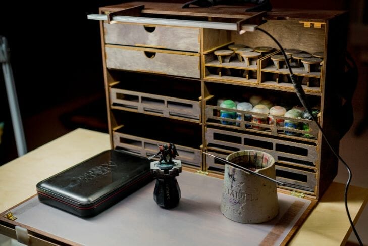 Miniature Painting Tips for Beginners - tips for beginner miniature painters - painting miniatures for beginners - open frontier wargaming station case