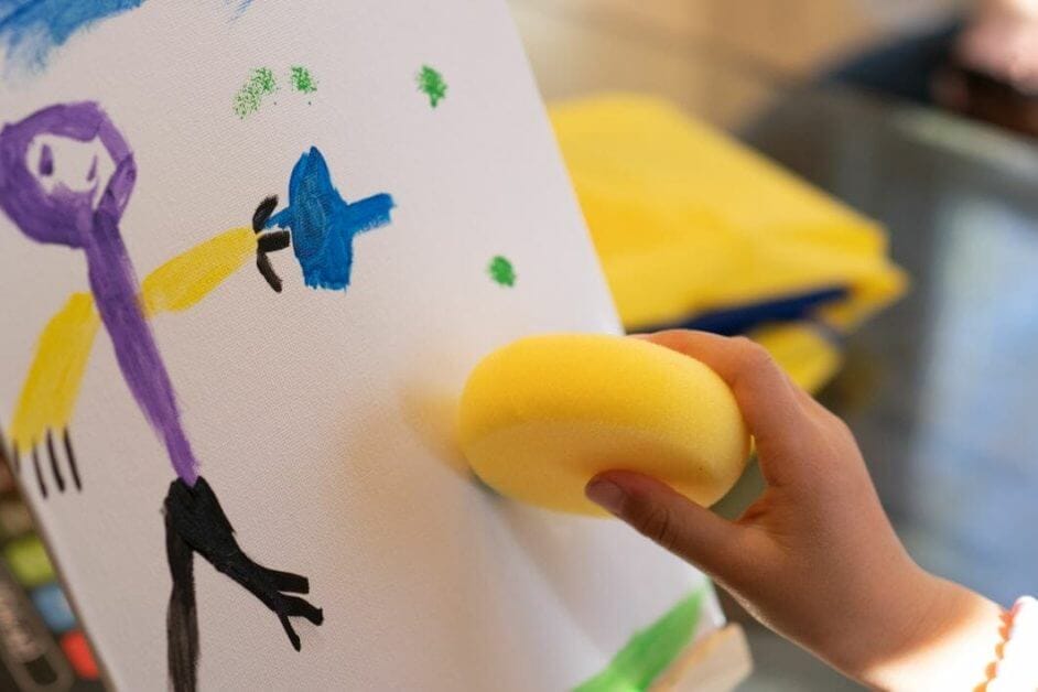 Best paint sets for kids – paint set for kids – acrylic paint for kids – deluxe paint set for kids review – hobby arts and crafts - sponge dab method