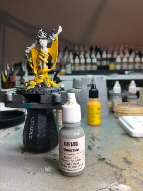 How to paint yellow models – shading yellow miniatures – painting yellow miniatures – painting board game miniatures – Cthulhu wars painting – Petersen Games - how to shade yellow minis – how to paint yellow minis and models – quick yellow painting – best yellow paint - shade skin