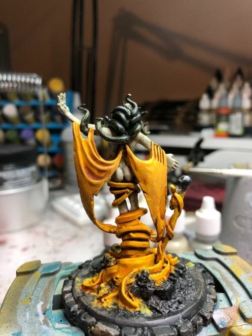 How to paint yellow models – shading yellow miniatures – painting yellow miniatures – painting board game miniatures – Cthulhu wars painting – Petersen Games - how to shade yellow minis – how to paint yellow minis and models – quick yellow painting – best yellow paint - back view snakes green