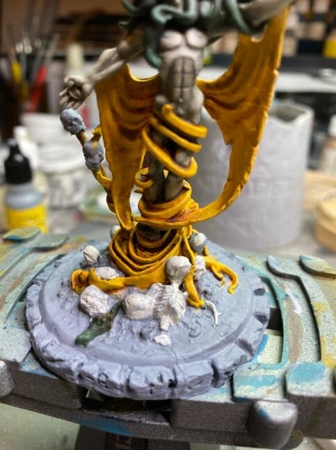 How to paint yellow models – shading yellow miniatures – painting yellow miniatures – painting board game miniatures – Cthulhu wars painting – Petersen Games - how to shade yellow minis – how to paint yellow minis and models – quick yellow painting – best yellow paint - base painting