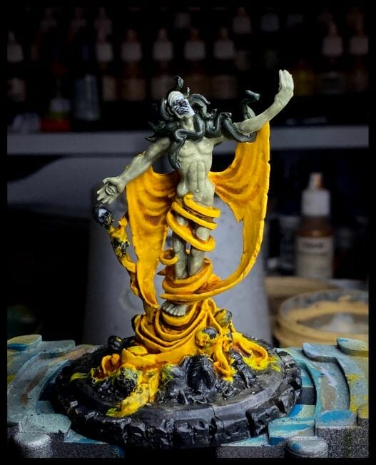 How to paint yellow models – shading yellow miniatures – painting yellow miniatures – painting board game miniatures – Cthulhu wars painting – Petersen Games - how to shade yellow minis – how to paint yellow minis and models – quick yellow painting – best yellow paint - dark photography