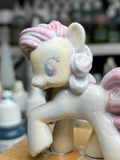 How to repaint dolls - how to repaint toy dolls - my little pony repainting - tutorial to repaint toys and dolls - my little pony pinkie pie custom painting - eyes visible