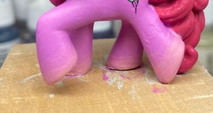 How to repaint dolls - how to repaint toy dolls - my little pony repainting - tutorial to repaint toys and dolls - my little pony pinkie pie custom painting - doll painting blending color