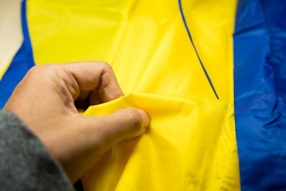 Best paint sets for kids – paint set for kids – acrylic paint for kids – deluxe paint set for kids review – hobby arts and crafts - smock material twist