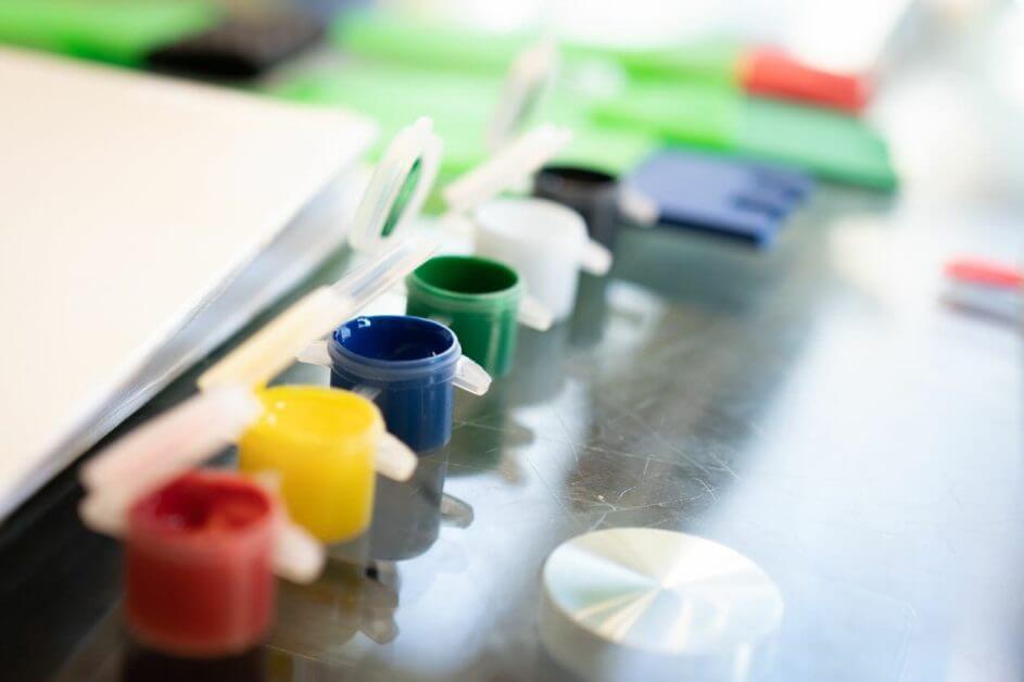 Best paint sets for kids – paint set for kids – acrylic paint for kids – deluxe paint set for kids review – hobby arts and crafts - snap caps