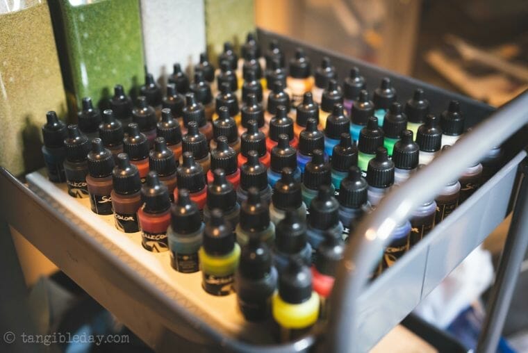 How to paint yellow models – shading yellow miniatures – painting yellow miniatures – painting board game miniatures – Cthulhu wars painting – Petersen Games - how to shade yellow minis – how to paint yellow minis and models – quick yellow painting – best yellow paint - scale 75 paints