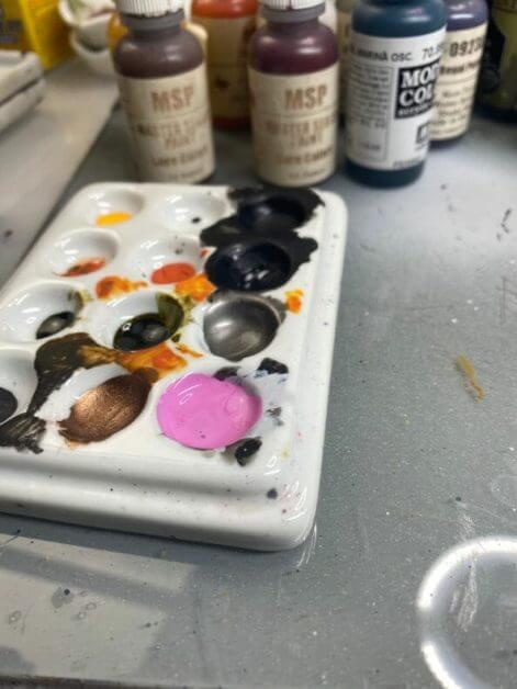 How to repaint dolls - how to repaint toy dolls - my little pony repainting - tutorial to repaint toys and dolls - my little pony pinkie pie custom painting - pink paint in palette