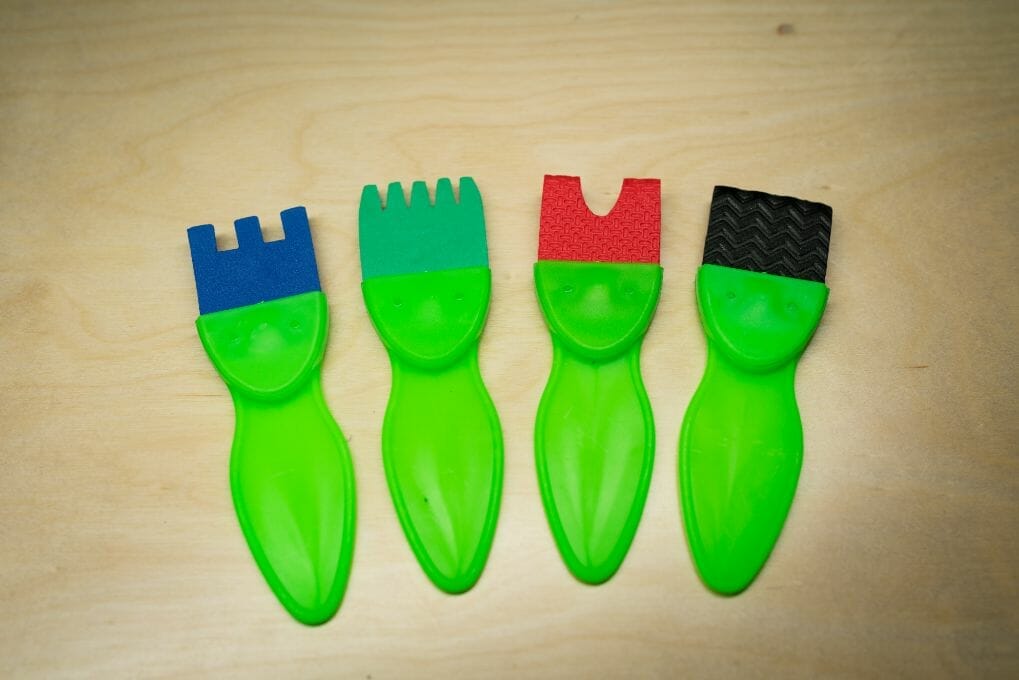 Best paint sets for kids – paint set for kids – acrylic paint for kids – deluxe paint set for kids review – hobby arts and crafts - sponge brushes