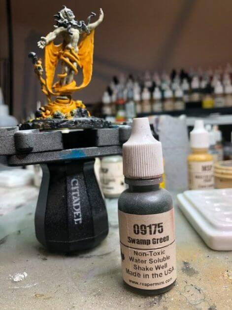 How to paint yellow models – shading yellow miniatures – painting yellow miniatures – painting board game miniatures – Cthulhu wars painting – Petersen Games - how to shade yellow minis – how to paint yellow minis and models – quick yellow painting – best yellow paint - swamp green for snakes