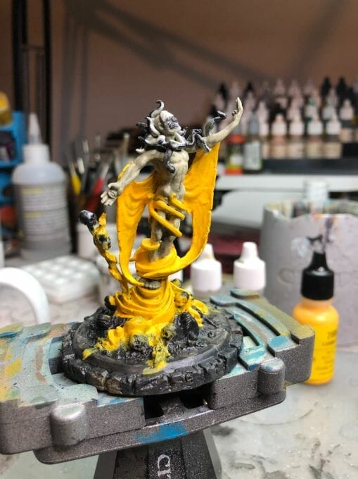 How to paint yellow models – shading yellow miniatures – painting yellow miniatures – painting board game miniatures – Cthulhu wars painting – Petersen Games - how to shade yellow minis – how to paint yellow minis and models – quick yellow painting – best yellow paint - yellow complete