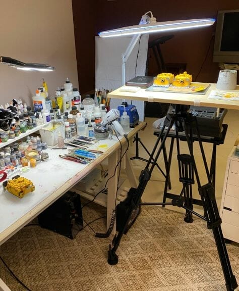 Best Miniature Painting Lamp for Professional Use (A Commission Painter's Review) - best pro miniature painting lamp - miniature painting lamp for professional use - standing desk and swing arm lamp