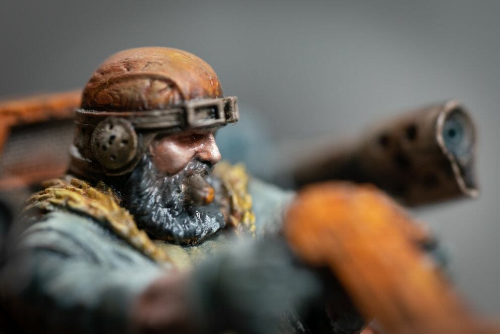 Use an Expressive Miniature Painting Style - What is expressive miniature painting? - Expressive painting - painterly styles for miniatures - 10 ways to paint miniatures expressively - 10 creative ideas for more expressive and unique miniature painting - head shot