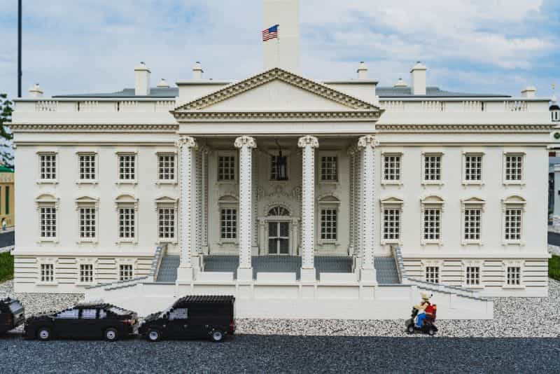 How to take great miniature photos - how to take better pictures of miniatures and models - How to take better miniature pictures - how to photograph scale models - lego white house