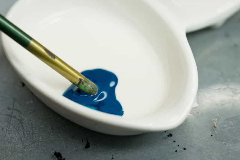 How to thin acrylic paint for airbrushes – how to thin paint for airbrushing miniatures and models – What and how to thin hobby paint for your airbrush - mixing paint thinner with brush handle