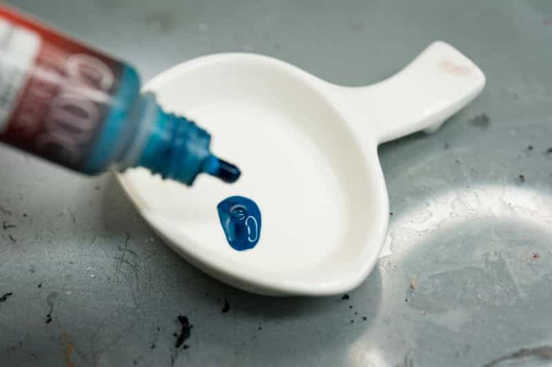 How to thin acrylic paint for airbrushes – how to thin paint for airbrushing miniatures and models –  What and how to thin hobby paint for your airbrush - dropping paint into a ceramic dish