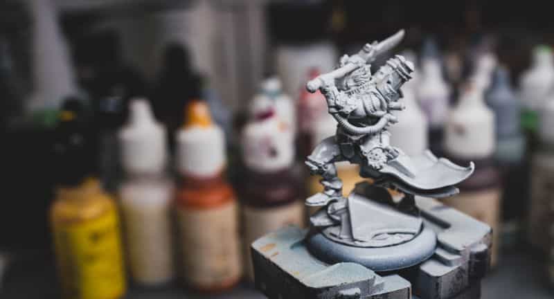 How to prime miniatures with an airbrush - how to airbrush primer on miniatures and models - priming miniatures with an airbrush - tips for priming miniatures with an airbrush - airbrushed primer