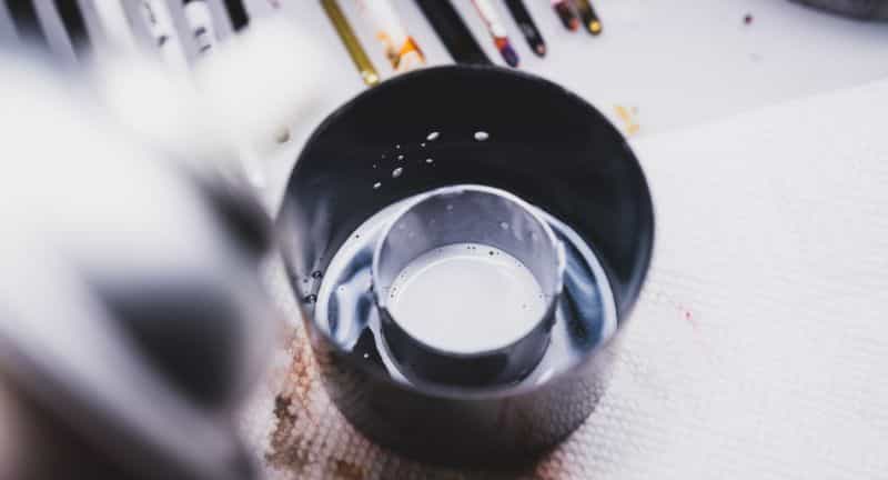 6 Miniature Priming Hacks and Tips You Want to Know - Priming Tips and Tricks for Miniature Painting - Alternative Priming Methods for Miniatures and Models - Useful ways to Prime Miniatures - primer collected in paint cap