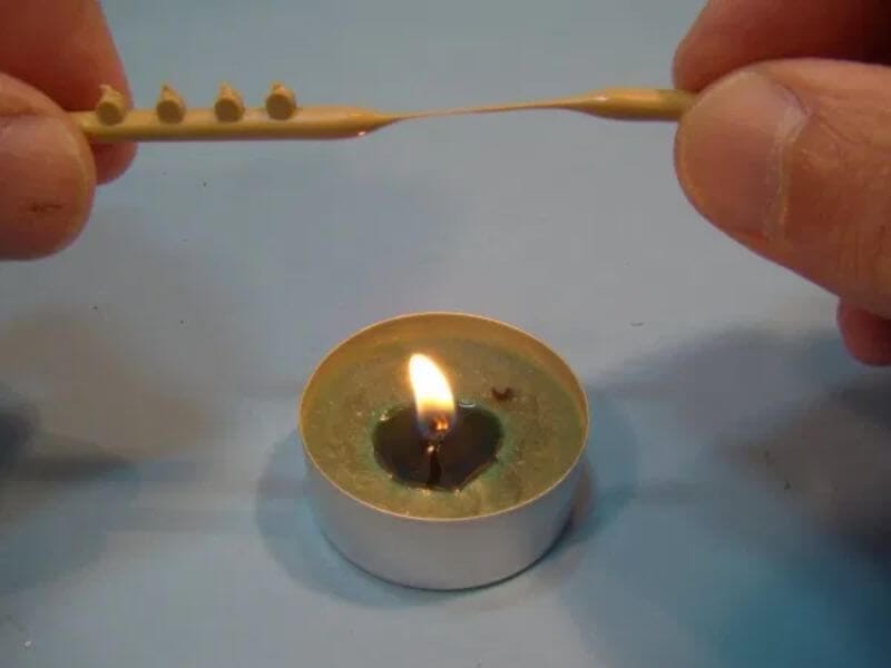 9 Recycling Ideas for Old Sprues from Warhammer and Model Kits - sprue terrain with Warhammer 40k kits – recycling Warhammer sprues – melt sprues for rope and rigging