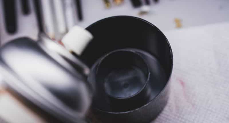 6 Miniature Priming Hacks and Tips You Want to Know - Priming Tips and Tricks for Miniature Painting - Alternative Priming Methods for Miniatures and Models - Useful ways to Prime Miniatures - spray primer into cap