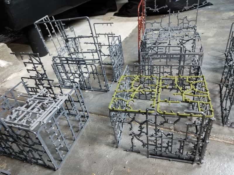 9 Recycling Ideas for Old Sprues from Warhammer and Model Kits - sprue terrain with Warhammer 40k kits – recycling Warhammer sprues – build plastic scale cities