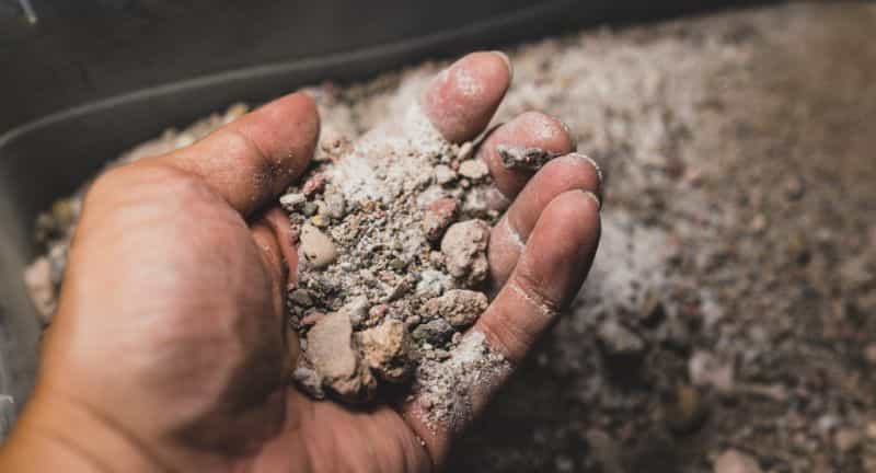 Basing Miniatures with Sand (Quick Method) - how to base miniatures with sand - sand basing models - realistic bases for miniatures - sand in my hand