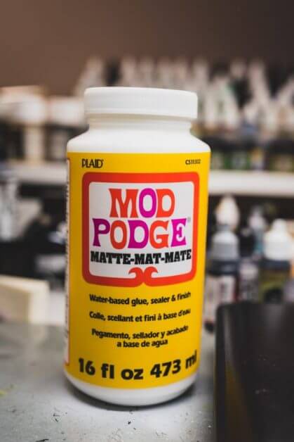 Basing Miniatures with Sand (Quick Method) - how to base miniatures with sand - sand basing models - realistic bases for miniatures - mod podge