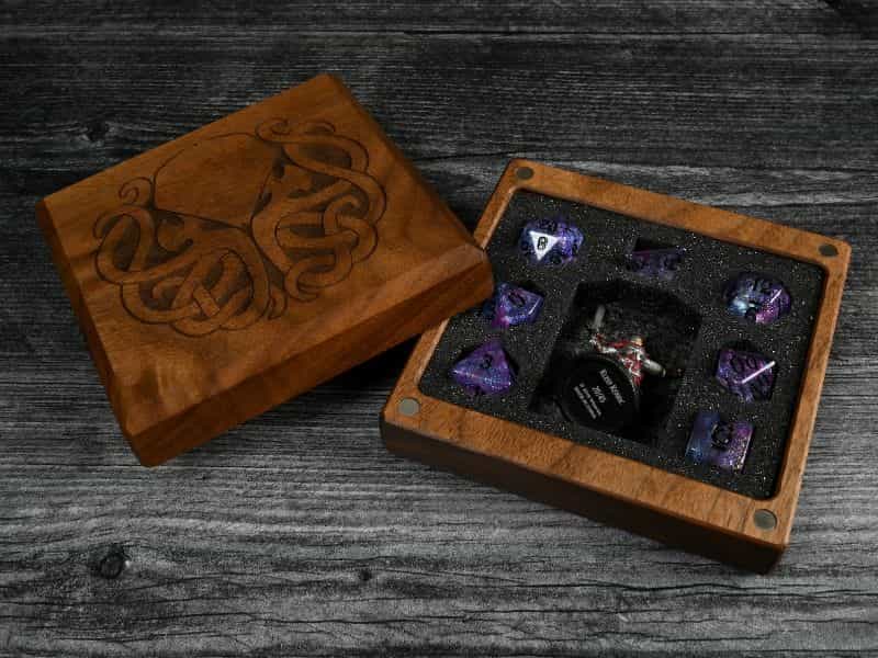 11 Best D&D Miniature Carrying Cases and Storage Options - best carrying cases for rpg miniatures - dnd miniature carry cases - DnD miniature transport case for gamers - wooden all in one vault for dice and minis