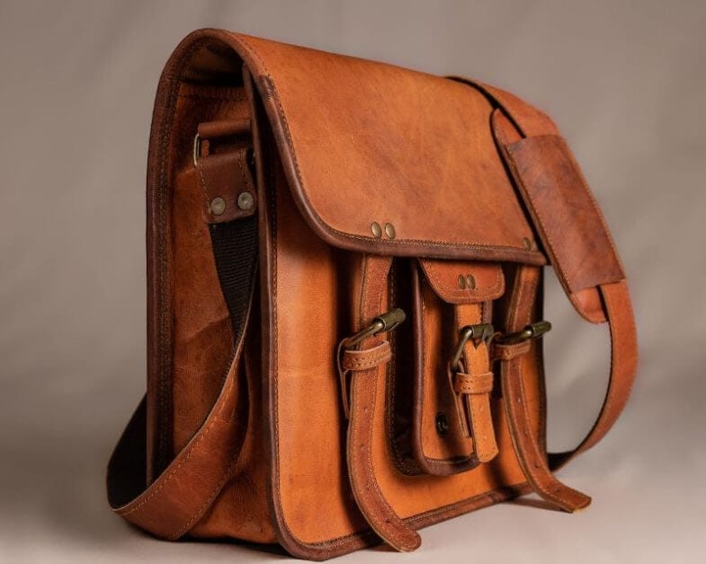 13 Best Bags for Dungeons and Dragons and RPGs - Best bag for RPG books - dungeons and dragons bag - rpg backpack - pure leather everyday bag