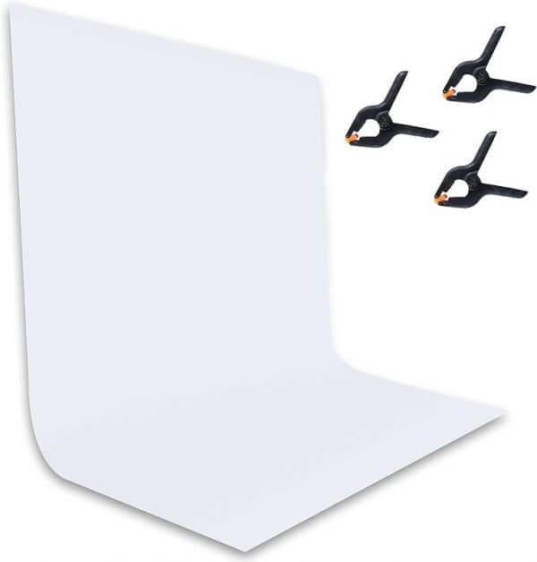 Black or White Backgrounds for Miniature Photos: What’s Right For You?  - black or white background for miniatures - miniature photo background - white backdrop for photography