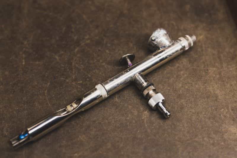 Badger Patriot 105 Airbrush Review (Full User Experience) - badger patriot 105 review - patriot airbrush review - Badger airbrush review for miniature painting - side photo