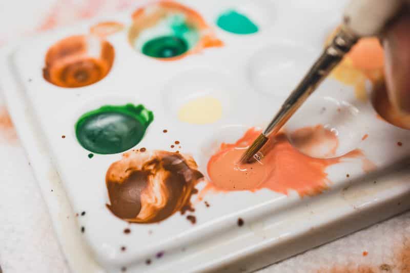 Acrylic painting guide for miniatures - basecoat layer glaze what's the difference - how to use acrylic paints with miniatures - basecoating, layering, and glazing - flesh paint