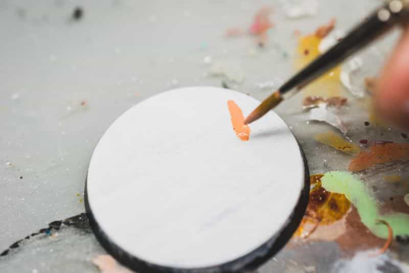 Acrylic painting guide for miniatures - basecoat layer glaze what's the difference - how to use acrylic paints with miniatures - basecoating, layering, and glazing - applying base paint