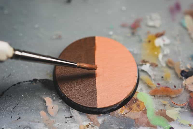 Acrylic painting guide for miniatures - basecoat layer glaze what's the difference - how to use acrylic paints with miniatures - basecoating, layering, and glazing - blending two basecoat layers