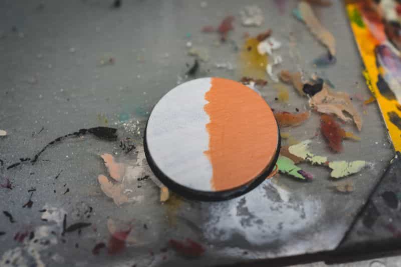 Acrylic painting guide for miniatures - basecoat layer glaze what's the difference - how to use acrylic paints with miniatures - basecoating, layering, and glazing - two thick coats of flesh paint