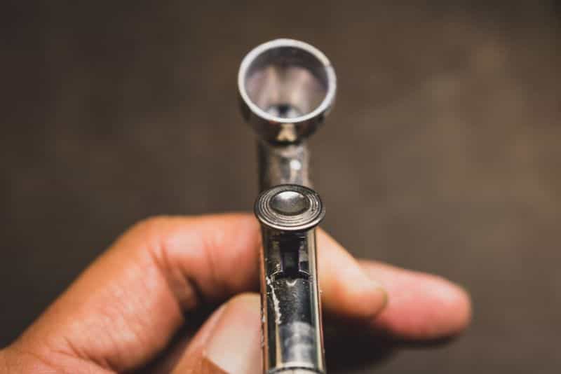 Badger Patriot 105 Airbrush Review (Full User Experience) - badger patriot 105 review - patriot airbrush review - Badger airbrush review for miniature painting - trigger assembly