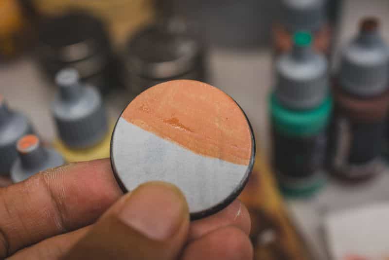 Acrylic painting guide for miniatures - basecoat layer glaze what's the difference - how to use acrylic paints with miniatures - basecoating, layering, and glazing - one layer base