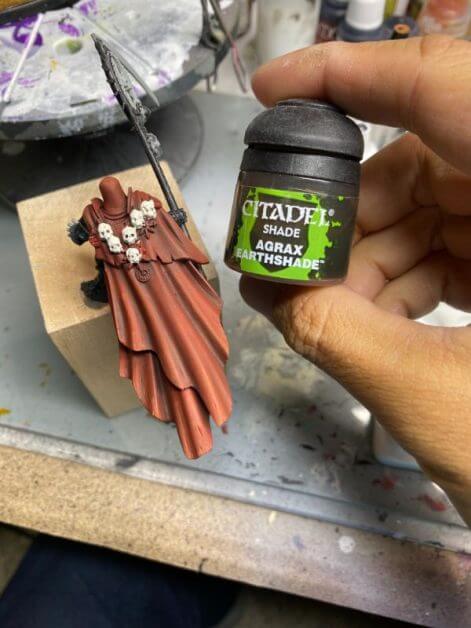How to Paint Skulls and Bone on Miniatures (3 Easy Steps) - shading with citadel agrax earthshade