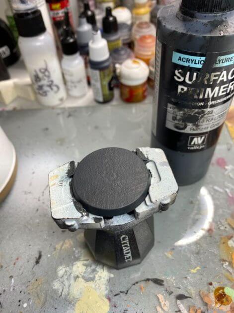 How to Paint a Cracked Base in 5 Minutes (Tutorial) - how to paint cracked earth bases for miniatures - paint cracked bases - primer applied