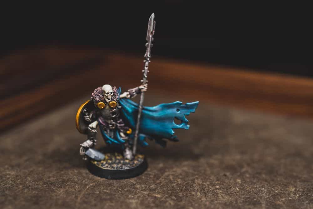 How to Paint Skulls and Bone on Miniatures (3 Easy Steps) - shadespire miniature
