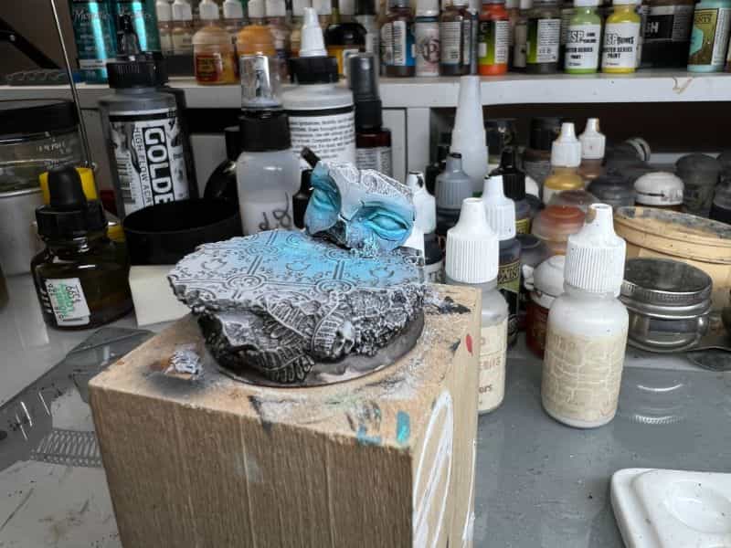 How to paint stone bases for miniatures - stone miniature bases - painting resin bases - how to paint resin miniature bases - stone base with OSL - painting the base finalizing the effect