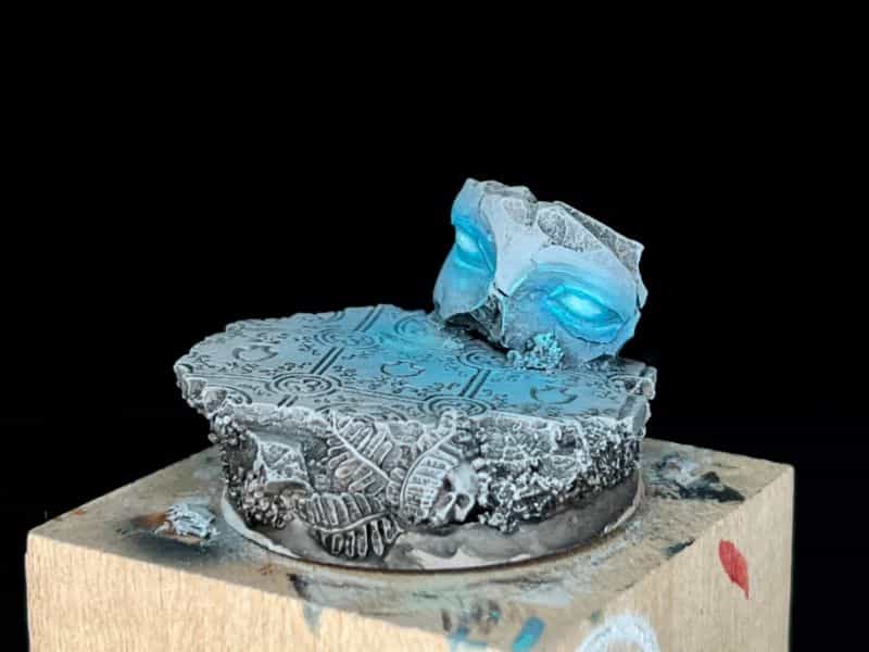 How to paint stone bases for miniatures - stone miniature bases - painting resin bases - how to paint resin miniature bases - stone base with OSL - varnish and photograph